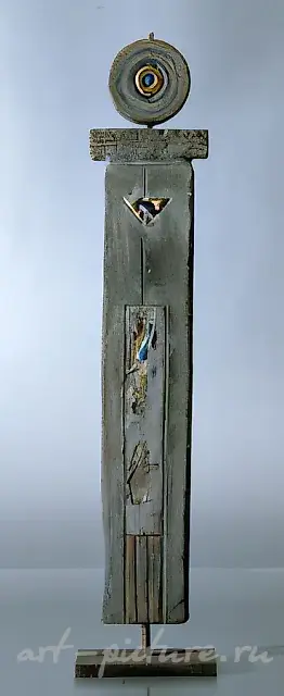 小偶像，1990年，熏黑陶土和沙子、铁棒、玻璃料、黄金，65×12