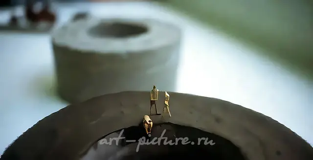 Swimming Pool. Detail of installation "Passing the Balls to the Guys in the Swimming Pools", 1995, Video-channel (projection) with sculptures.Mixed media, 14 x 7 cm (sculptures) Author’s property