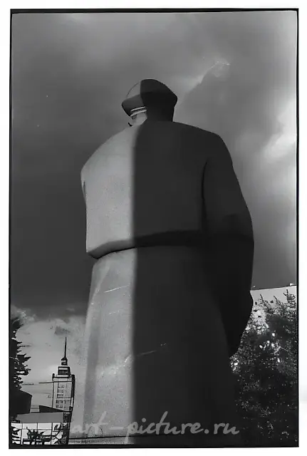 Москва. Из проекта "Исследование советского монументального искусства" (1988-95), 1991, Ч/Б фотография, 24 х 30 см Музей истории и реконструкции Москвы