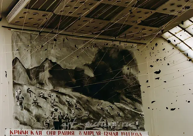 克里米亚行动，1994年，装置艺术：绘画、绳索，15米×25米×5米