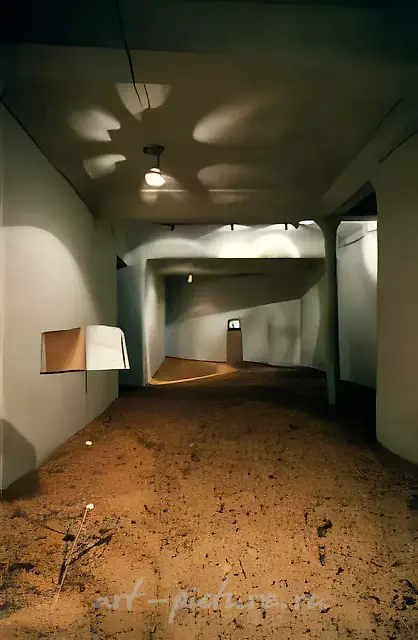六十年代，再一次谈论爱情（与Е. Андреева合作），1993年，装置艺术：锯末、电视机、投影仪、置物架、两双鞋。