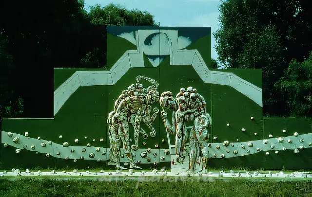 拾石者，1988年，综合材料，220×600厘米，作者自藏