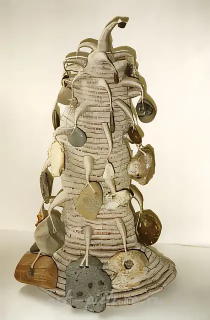 雕塑，1993年，混合材料，50×30厘米 作者收藏