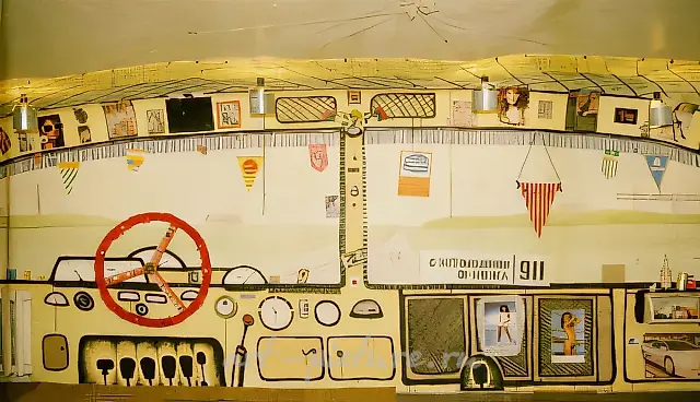 驾驶舱。装置全景，1993年，装置，200x700