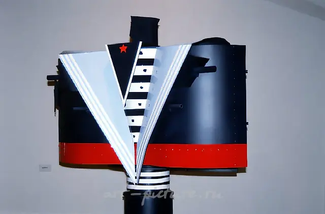 铁甲舰，1991年，铝、珐琅，180 x 87 x 45 厘米，马歇尔·科根收藏，美国纽约