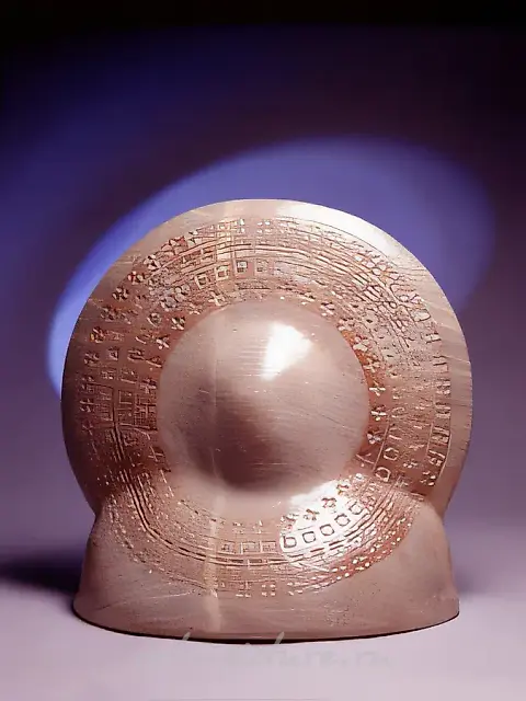 On Yellow: Circle, 1995, chamotte, glazes, engobes, 60x65x30