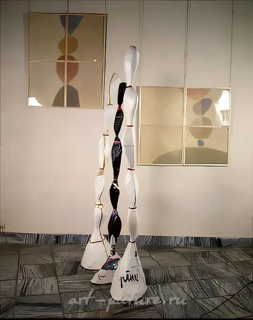 Литургические мотивы, 1990, папье-маше, коллаж, в — 200 см, 210 см, 189 см
