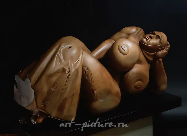 Языческая богиня с птицами., 1990,  дерево, роспись, 130х60х35