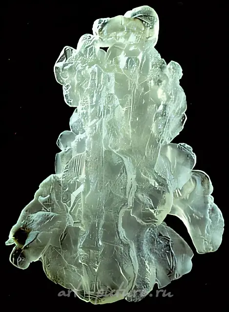 Violin, 1991, slumping, crystal, 71x45. State Hermitage. St. Petersburg