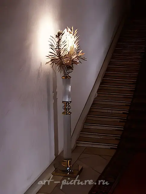 Standard lamp for the main staircase of the State Tretyakov Gallery, 1995, crystal, gilded metal, H = 350 cm The State Tretyakov Gallery, Moscow