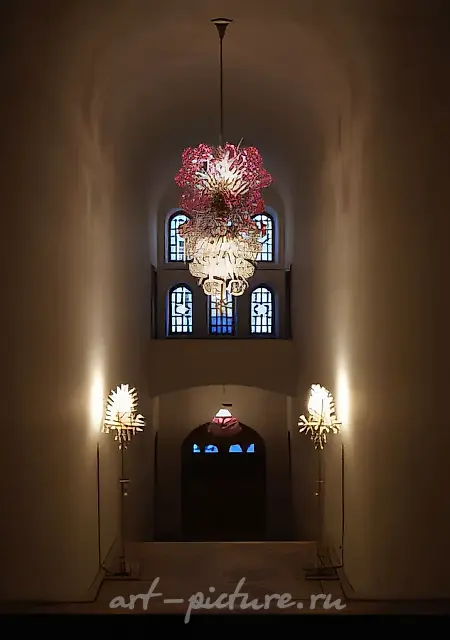 Main Entrance of the State Tretyakov Gallery. Chandeliers, floor lamps, 1995, crystal, gilded metal. State Tretyakov Gallery