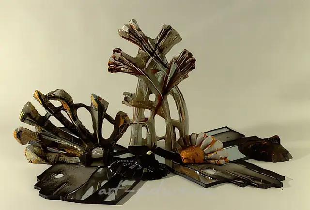 河床风景，1991年，烧制彩色铅玻璃，75x60x43。作者自藏。
