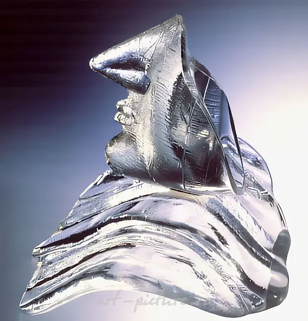 Penelope, 1984, glass, hot shaping, free-blown technique, 30x35x10. All-Russia Museum of Decorative Art
