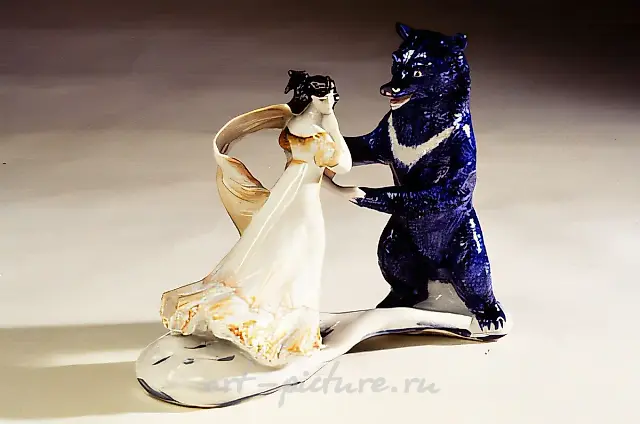 Tatiana`s Dream (from the triptych «On Pushkin Themes»), 1976, porcelain, painting, 19.5x25x9. «STANBET» Gallery. Moscow