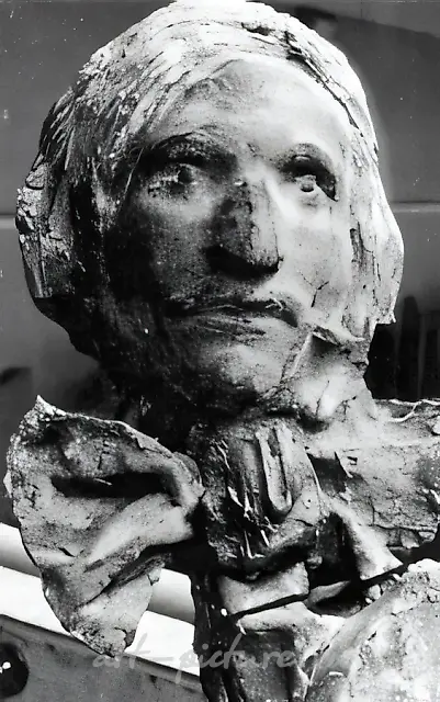 Портрет Николая Гоголя, 1983, бронза, 80x35x36. Собственность автора