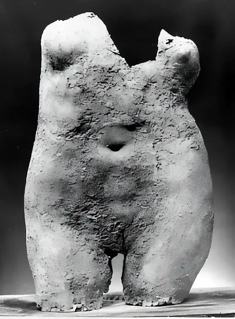 Женский торс, 1985, шамот, 80x50x30. Собственность автора