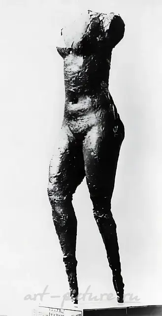 Female figure, 1978, bronze, 50x10x10 Author`s property