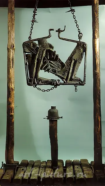 Рама для народа (Сопротивление), 1966, дерево, железо, сварка, 400х150х85 Собственность автора
