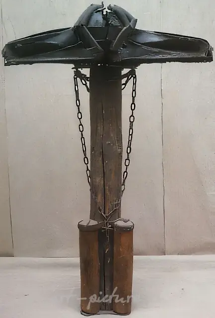 Tragedy (Hands of mankind), 1969, wood, iron, welding, 170x105x48 Property of International museum of Sculpture in Seoul