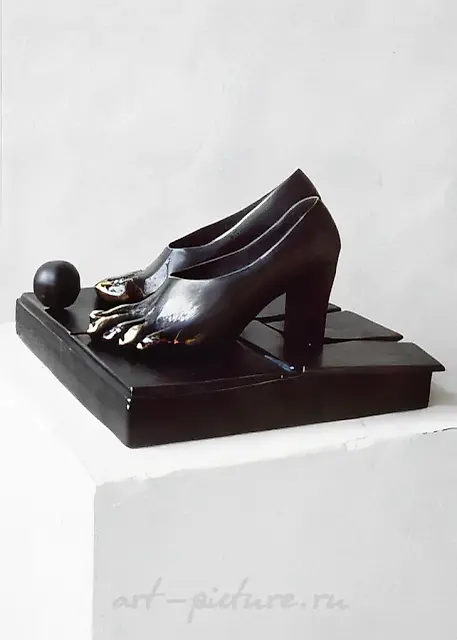 献给玛格丽特，1993年，青铜，15x30x30。作者收藏。