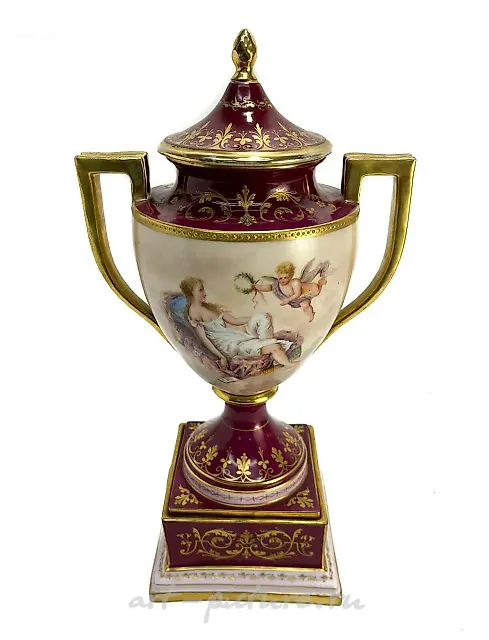 Роскошная австрийская ваза из фарфора, сделанная вручную, около 1910 года