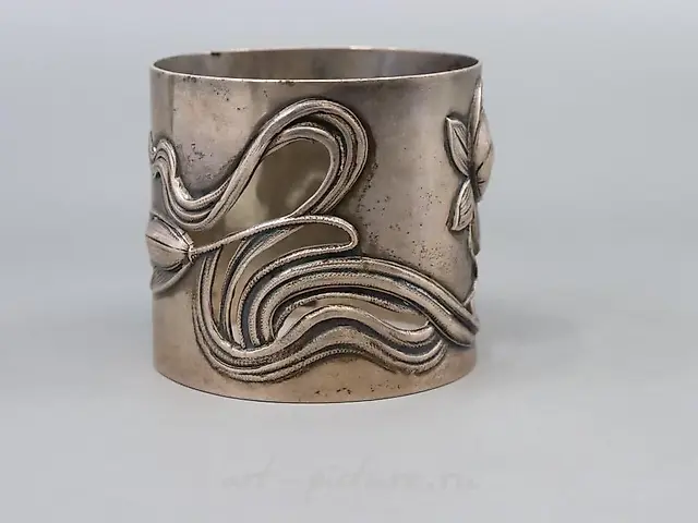 СЕРЕБРЯНОЕ КОЛЬЦО-САЛФЕТКА С КЛЕЙМОМ