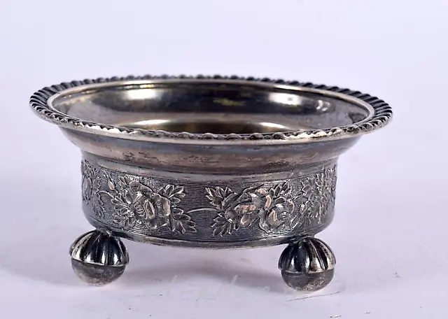 Русская серебряная солонка XIX века. 84,5 грамма. Ширина 7,75 см...