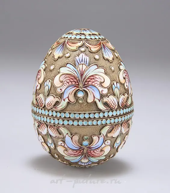 A RUSSIAN SILVER-GILT AND ENAMEL EGG BOX