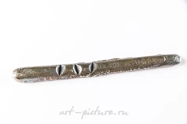 WORLD COINS AND CURRENCY: BAR SHAPED MEDIEVAL SILVER GRIVNA.