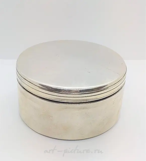 A sterling silver Siamese cigarette lighter. 8cm diameter.