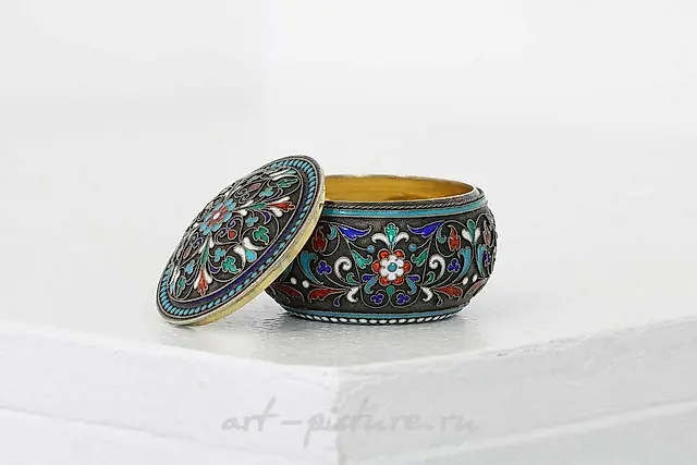 A Russian style silver-gilt and cloisonné snuff box.