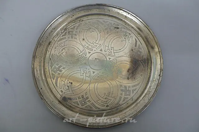 俄罗斯的银质圆形小托盘