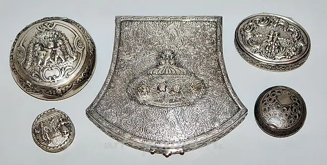 Пять  ювелирных шкатулок, сделанных около 1900 года