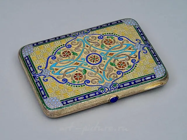 A RUSSIAN SILVER AND CLOISONNE ENAMEL BELT, CIRCA 1900S.