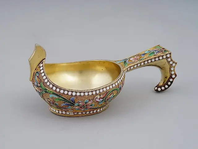 Миниатюрный русский серебряный ковш с позолотой и эмалью