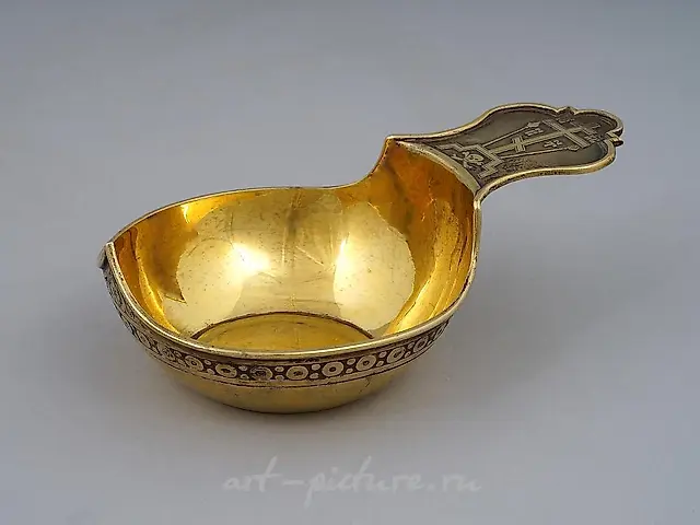 A RUSSIAN SILVER KOVSH BY LYUBAVIN, CIRCA 1900S.