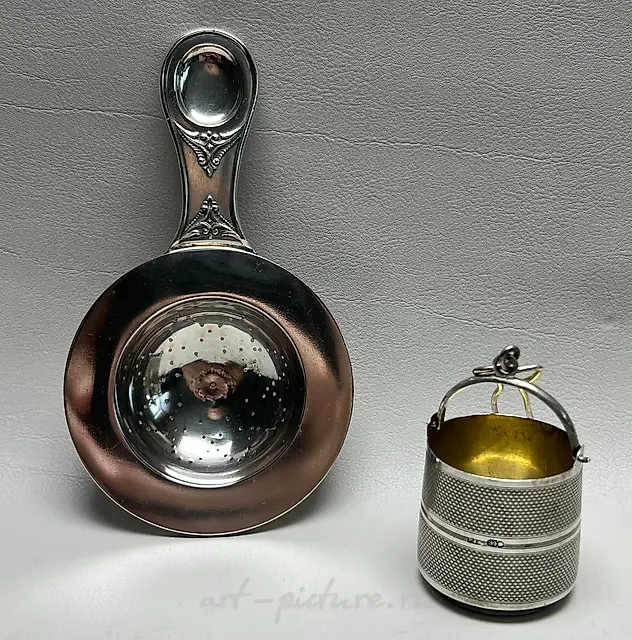 两个大陆银茶过滤器，重量为3.3特洛伊盎司。