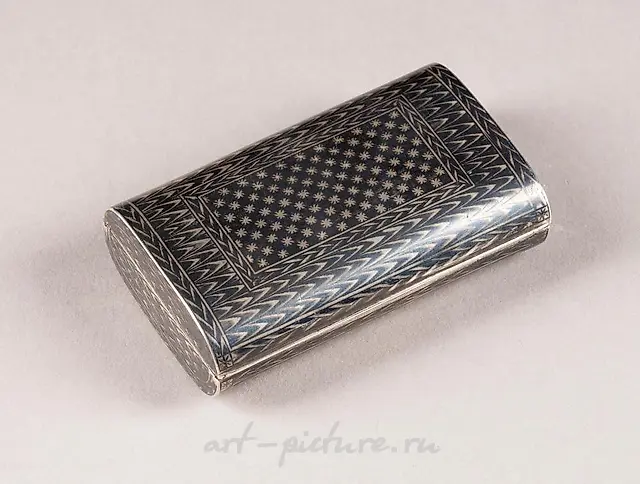 A SILVER AND NIELLO SNUFF BOX