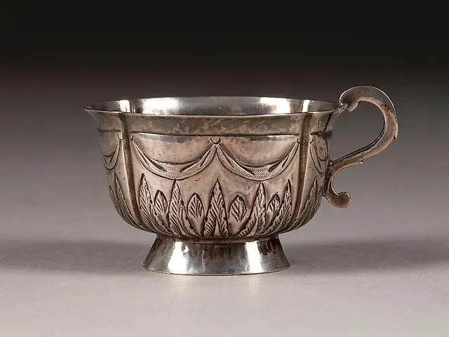 СЕРЕБРЯНАЯ ЧАРКА