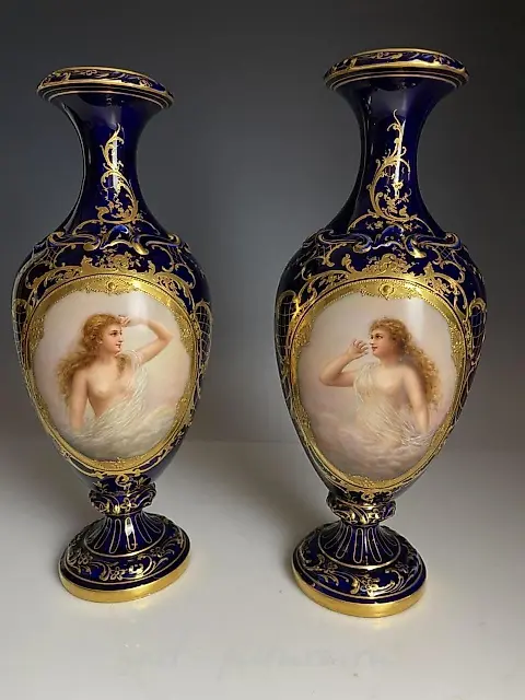 Фарфоровые вазы Royal Vienna от А. Беккера, 1900 год, хорошее состояние. Оценка: 3 000-4 000 долларов.