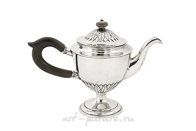 Маленький чайник русского серебра начала XIX века
