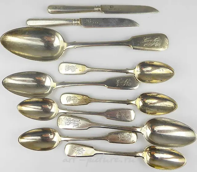 Various items of British hallmarked silver, to include a hallmarked silver bowl, a hallmarked silver spoon, and a hallmarked silver teapot.