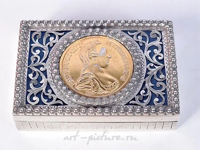 AN ANTIQUE RUSSIAN SILVER COIN BOX. 40 grams. 6.5 cm x 2.5 cm...