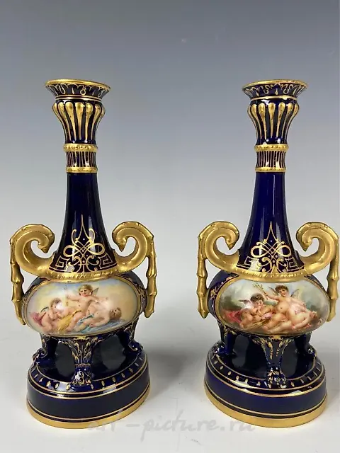A PAIR OF ROYAL VIENNA VASES