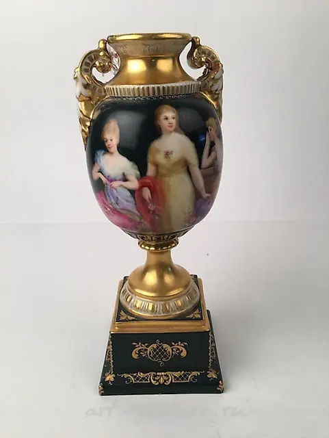 Уникальная ручная роспись на вазе Royal Vienna
