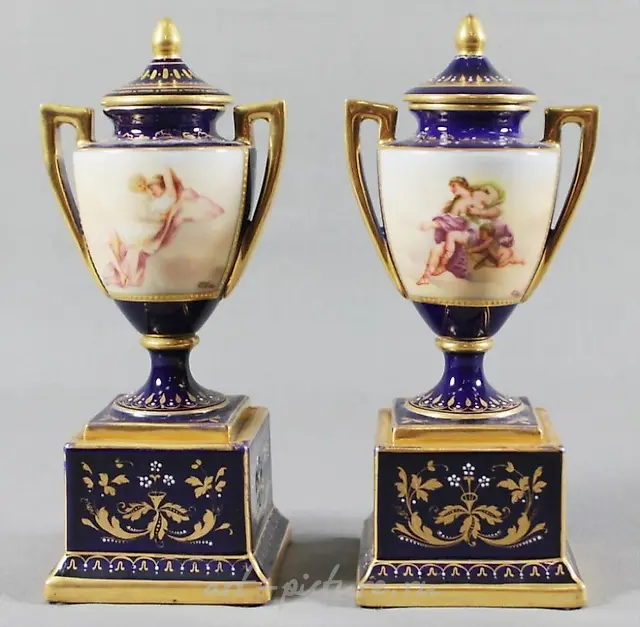 Small Royal Vienna Covered Bowl