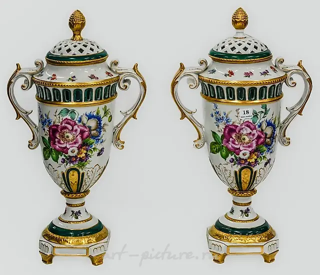 Фарфоровые вазы Royal Vienna с росписью цветов