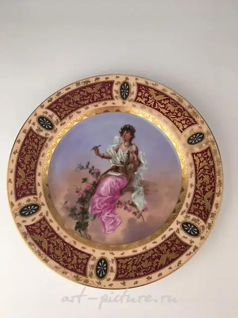 Портретная тарелка Royal Vienna с греческой женщиной, играющей музыку
