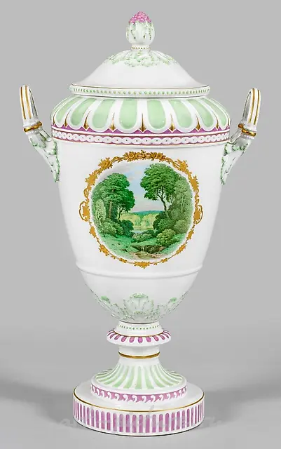 Ваза из фарфора с крышкой, с ландшафтом, нарисованным А. Лосекандтом