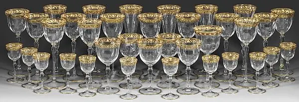 Glassware service with gold painting from the "Elisabeth" series.